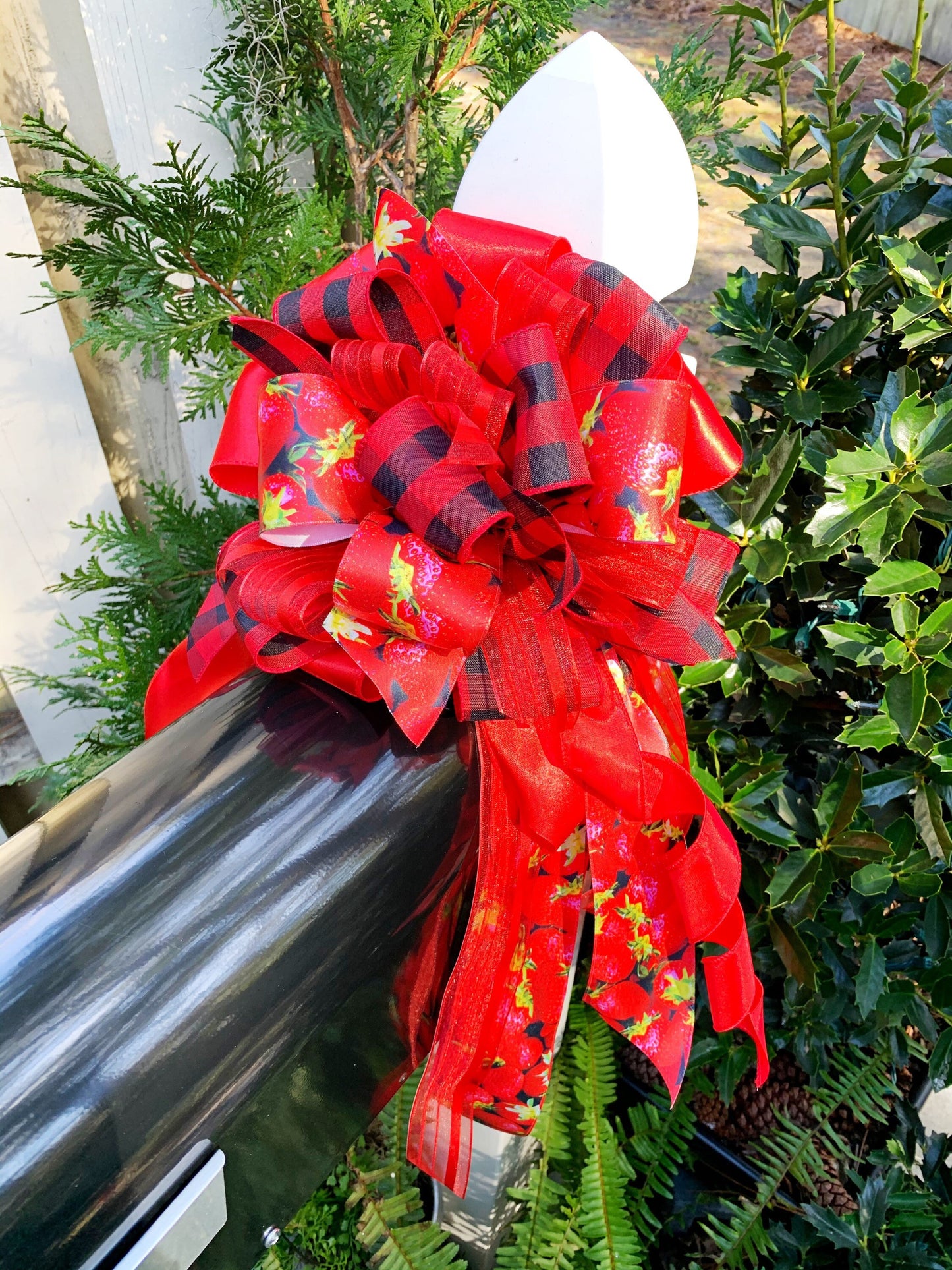 Everyday Collection - Strawberry Bow, Strawberry, Strawberry Bows, Strawberry Decor, Mailbox Bow, Wreath Bow, Bows, Bow, Large Bow